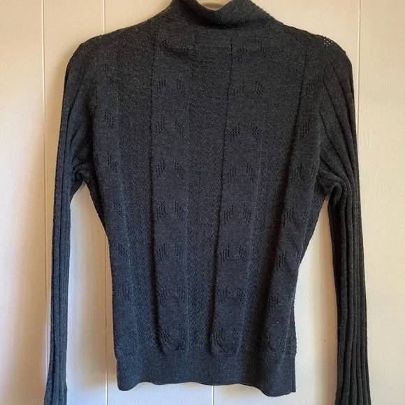 Neiman Marcus Grey Mock Neck Lace Knit Merino Wool Cashmere Silk Sweater Sz Med - Picture 8 of 8